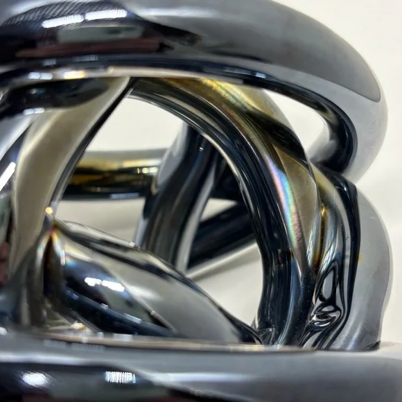 Beautiful dark chrome glass art infinity knot - Picture 7 of 9